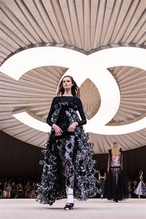 sfilata louis vuitton 2024 parigi|Alla Paris Fashion Week oggi sfilano Chanel, Miu Miu, .